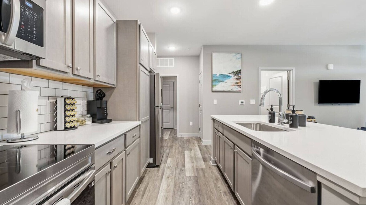 Whitestown Apartment | Work + Relax | Luxury Escape