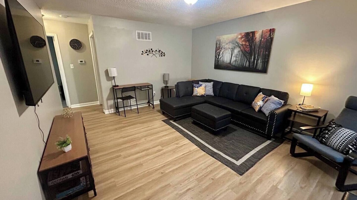 Independence Apartment | Work Travel | 15M -> DNTWN l Long Stay l 690 Mbps