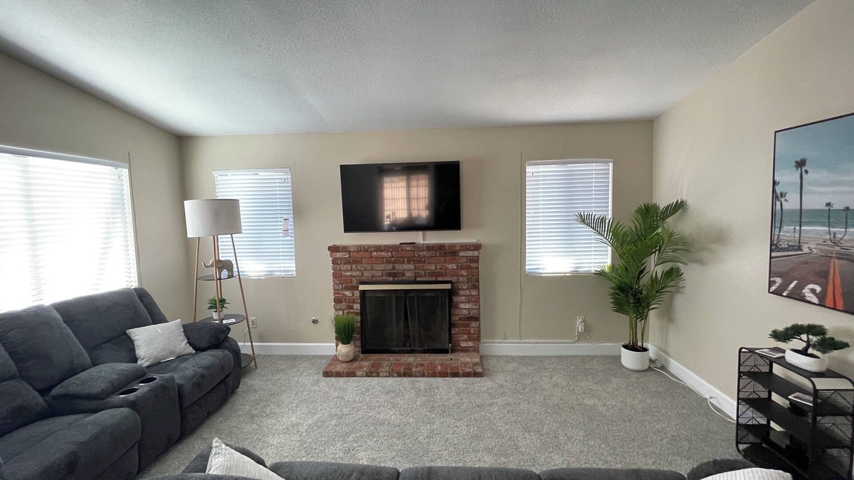 Lancaster House | Working Traveler or on Vacation. Family size home. Pool, Spa and built in BBQ!