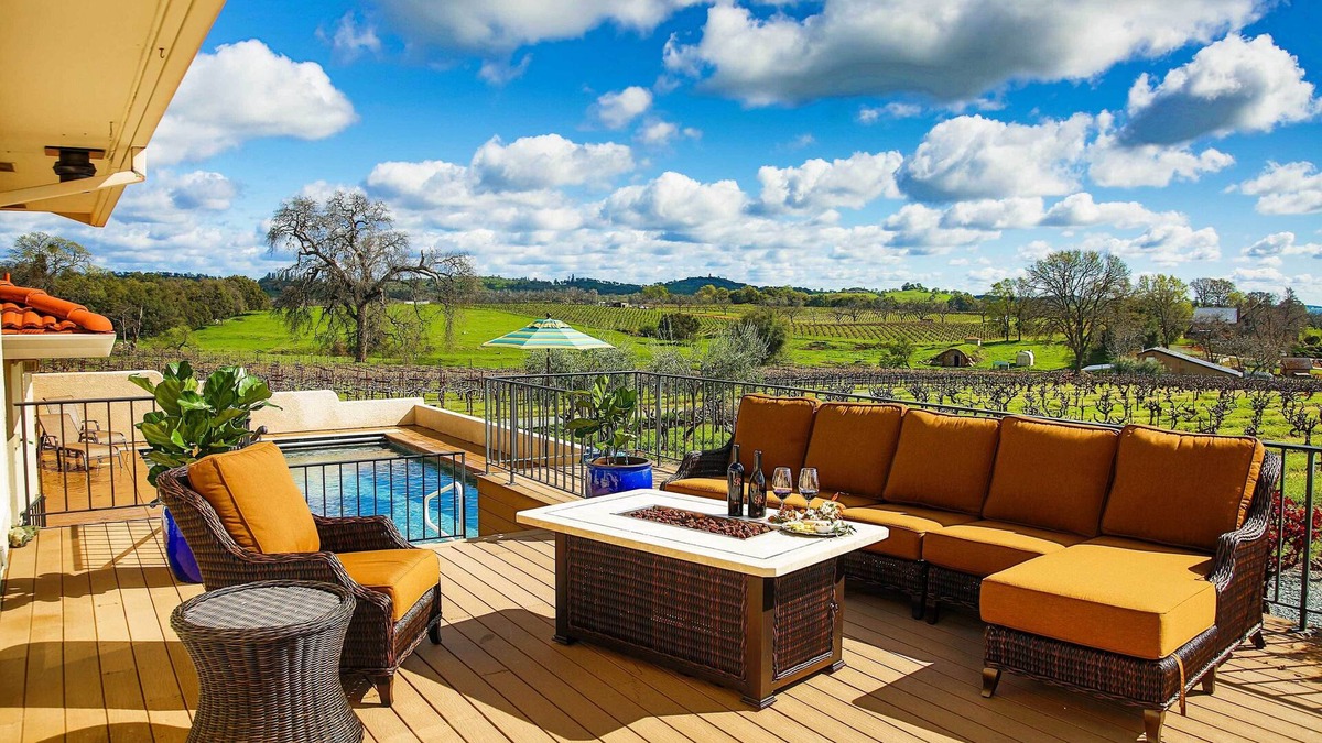 Shenandoah Valley House | Working Vineyard & Private Pool: Villa in Plymouth