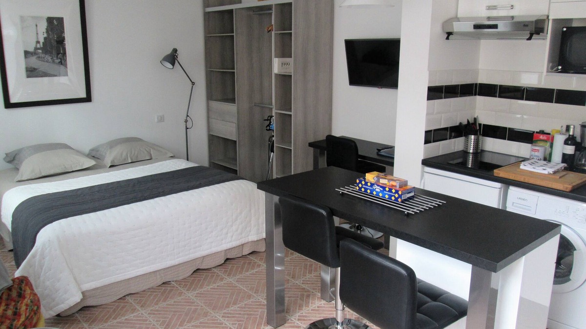Maisons-Laffitte Hotel | WORKSHOP, independent studio on private courtyard PARIS center 20 minutes by RER A