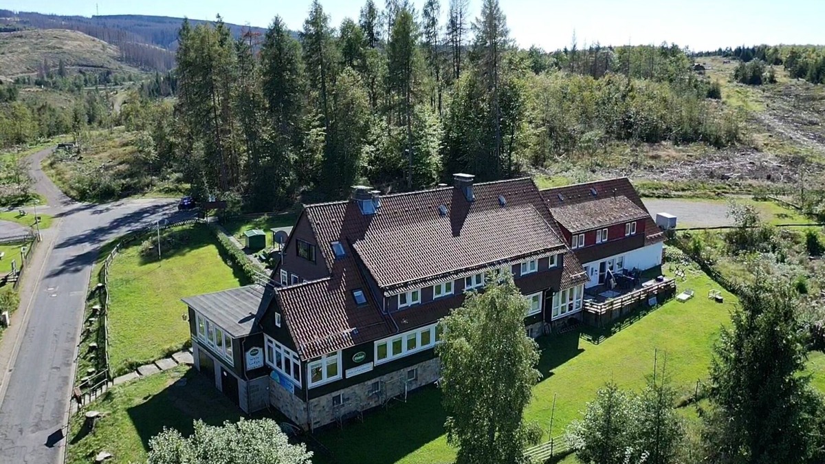 Landkreis Goslar Hotel | World Lodge with unique, city-inspired rooms, located by the forest