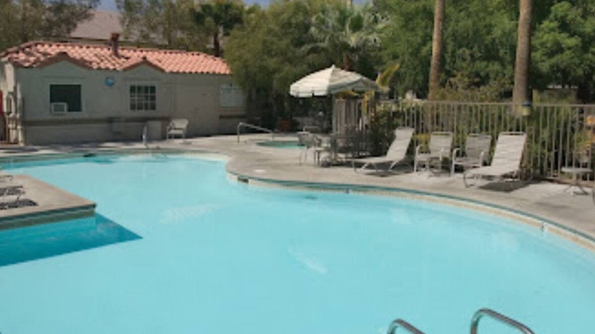 Paradise Condo | WORLDMARK SPENCER STREET - TWO BED TWO BATH CONDO WITH ROLL-IN SHOWER AND POOL