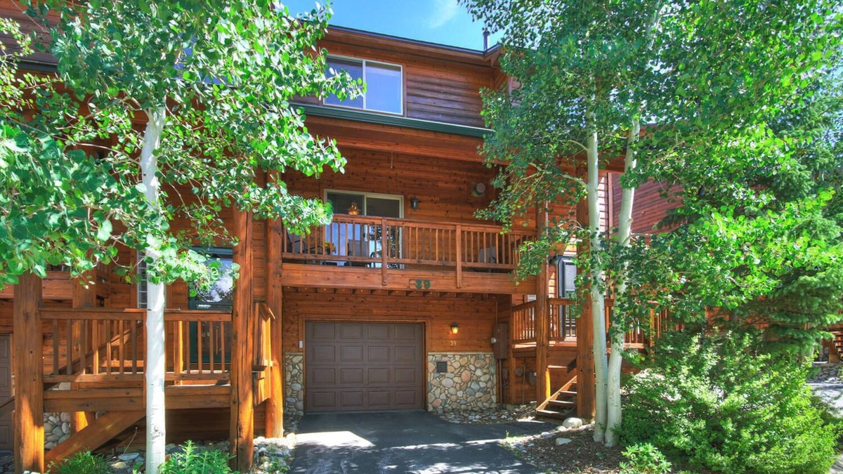 Dillon House | WORTH IT Stocked, Clean Garage, walk to Dillon/shop, decks, grill- read reviews!