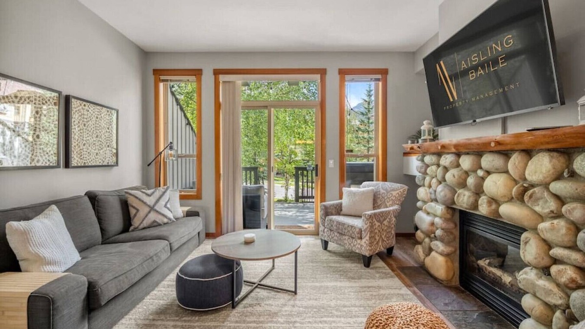 East Kootenay Apartment | Woven Dreams | Hot Tub | Pool | Slope Side