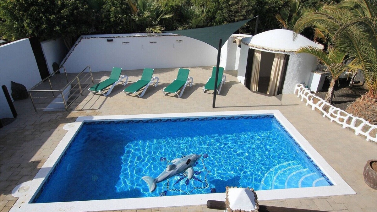 Los Mojones Villa | Wow! Contempory Rustic,2 Bed, H/pool, WIFI, H/tub, jacuzzi Sheer Luxury