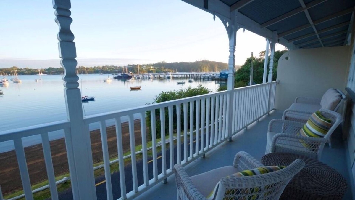 Opua Apartment | Wow Idyllic restful beach front accommodation