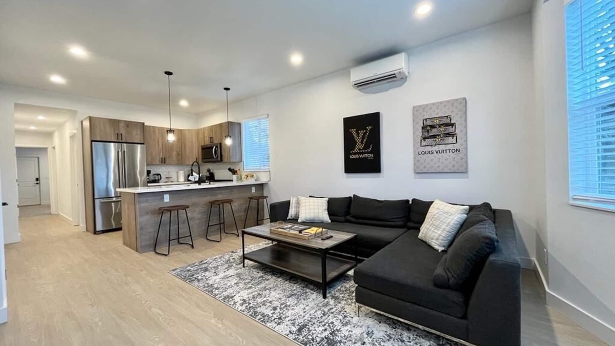 South Tacoma House | Wow! Sleek & Stylish 2BD Townhouse Duplex