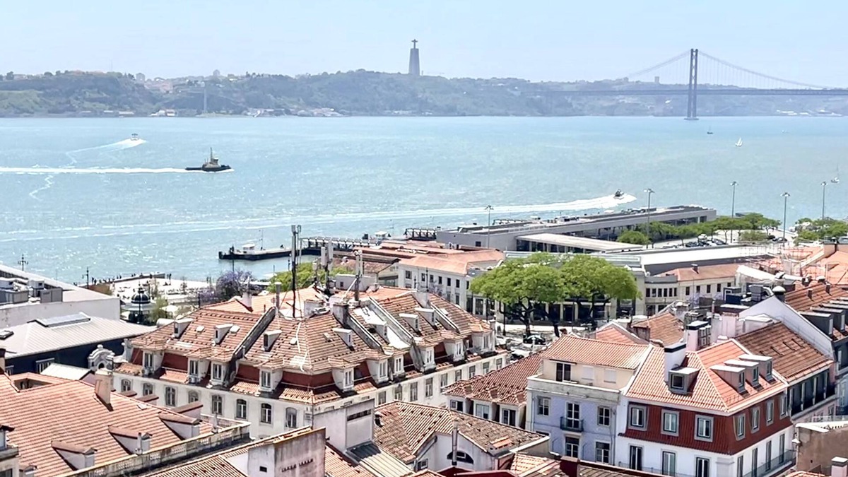 Martires Apartment | WOW! Tagus River @ your feet! Your Luxury Apartment in Lisbon