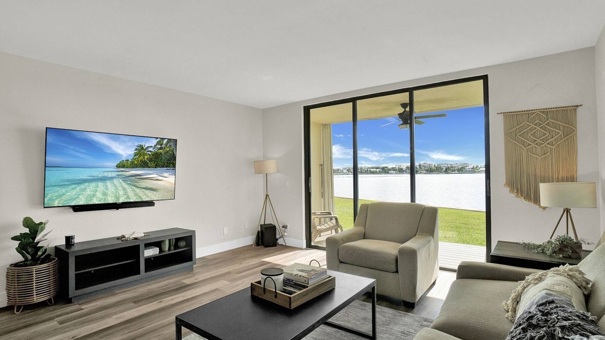 Lantana Condo | Wow! Waterfront condo & Boat dock@Palm Beach