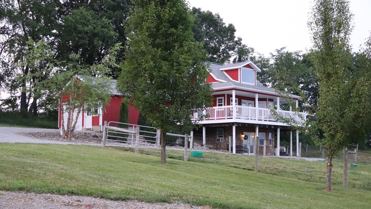 Dundee Cottage | Wrap Around Decks w/Beautiful View & Hot Tub