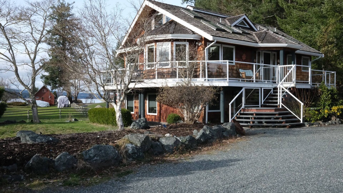 Fanny Bay House | Wraparound Deck w/Ocean and Mountain Sunset Vista