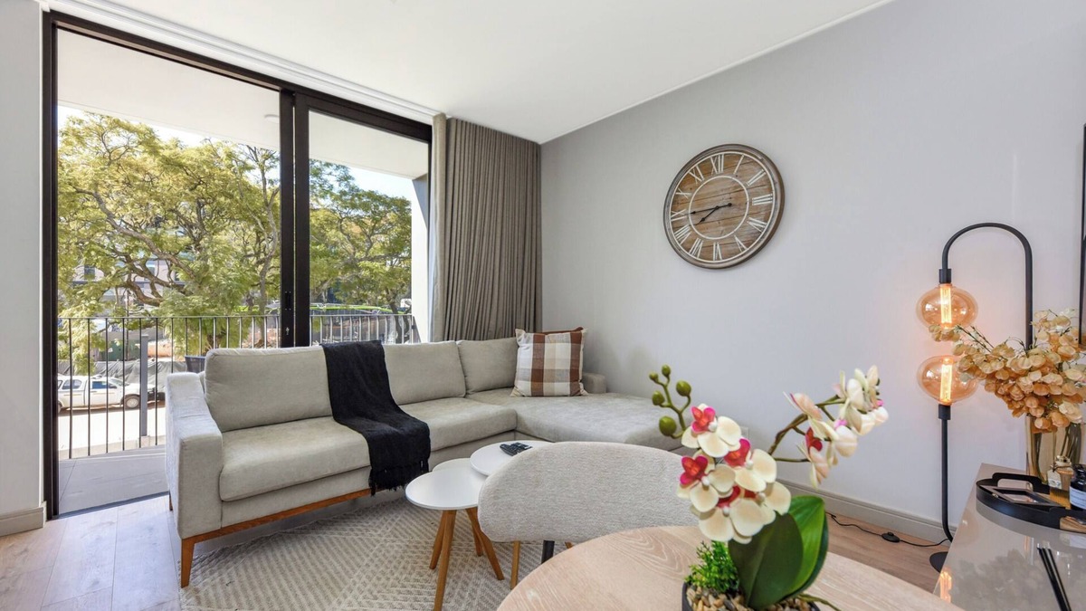 Greater Johannesburg Metropolitan Area Apartment | Wrapped in Rosebank Chic Comfort