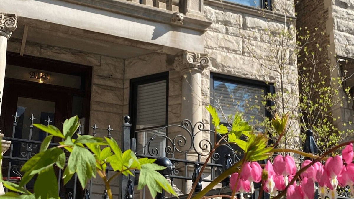 Lakeview Condo | Wrigleyville Inn - Garden Unit