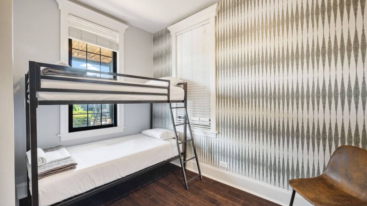 Wrigleyville Bed & Breakfast | Wrigleyville Suites Room 2