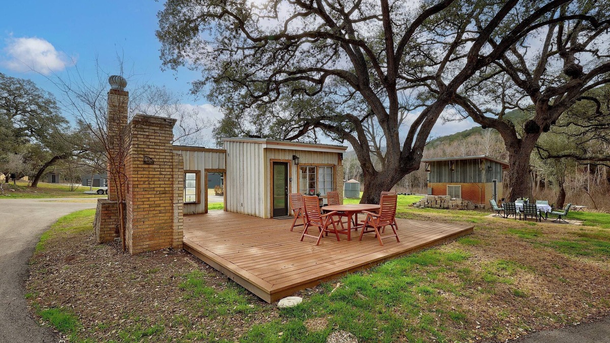 Vaught Ranch Apartment | Writer's Retreat: Think and rest in nature in the middle of Austin.