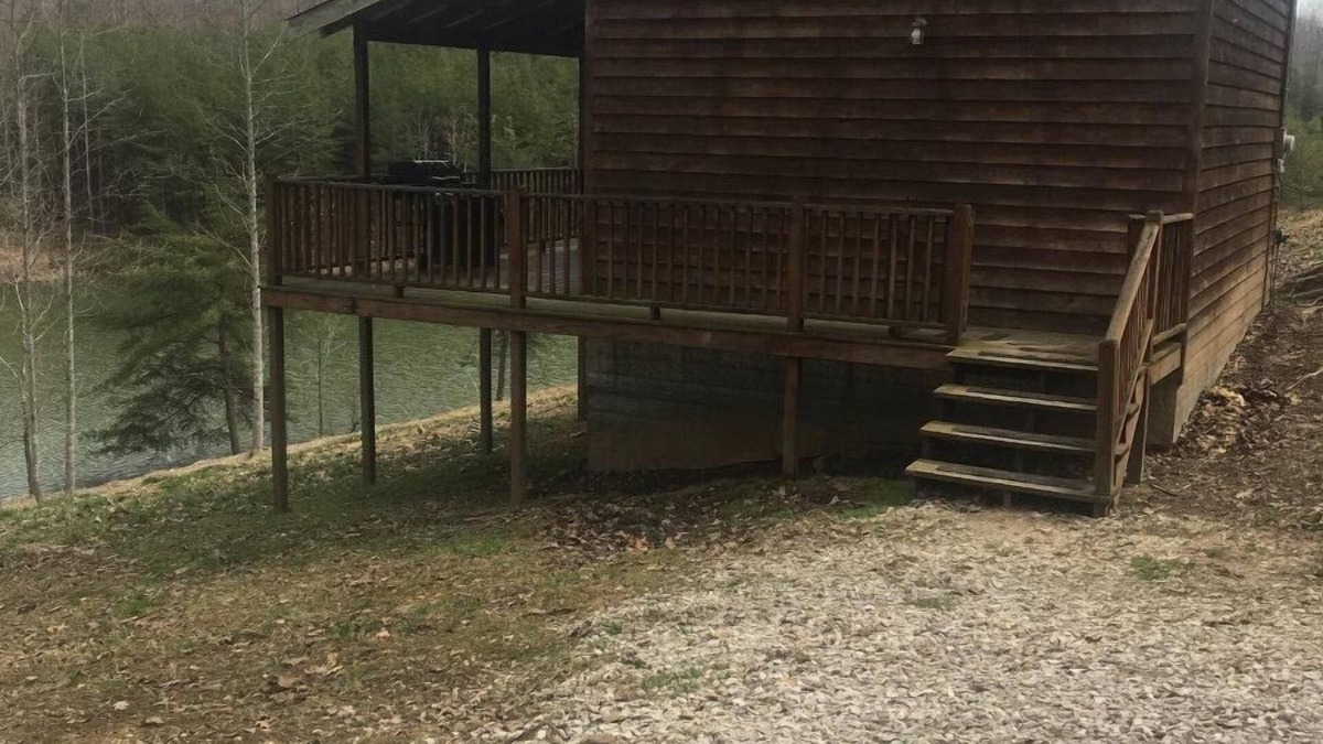 Heidelberg Cabin | Writers - Two story cabin with Hot Tub Writers Cabin