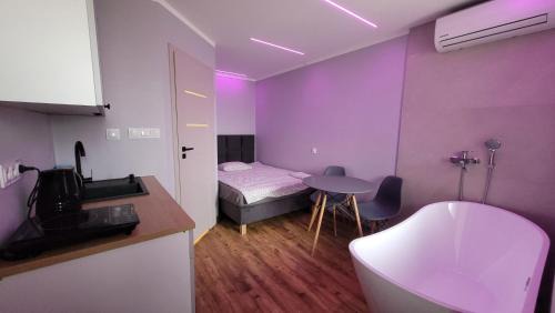 Checiny Apartment | Wrzosowe Wzgórze 5 - Mały Apartament z Wanną
