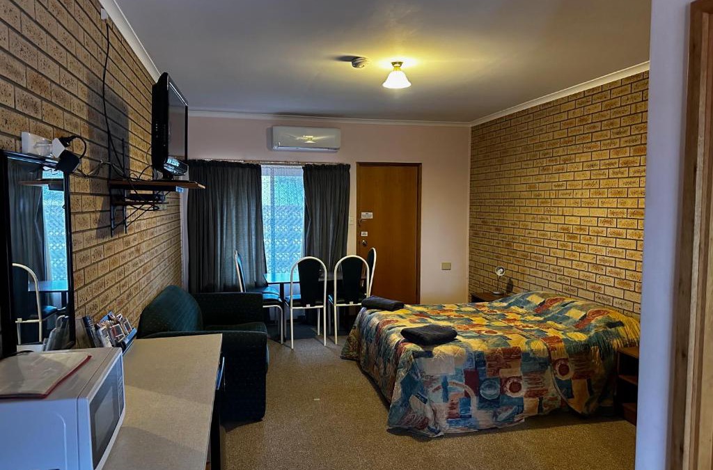 Wudinna Hotel | Wudinna Gawler Ranges Motel and Caravan Park