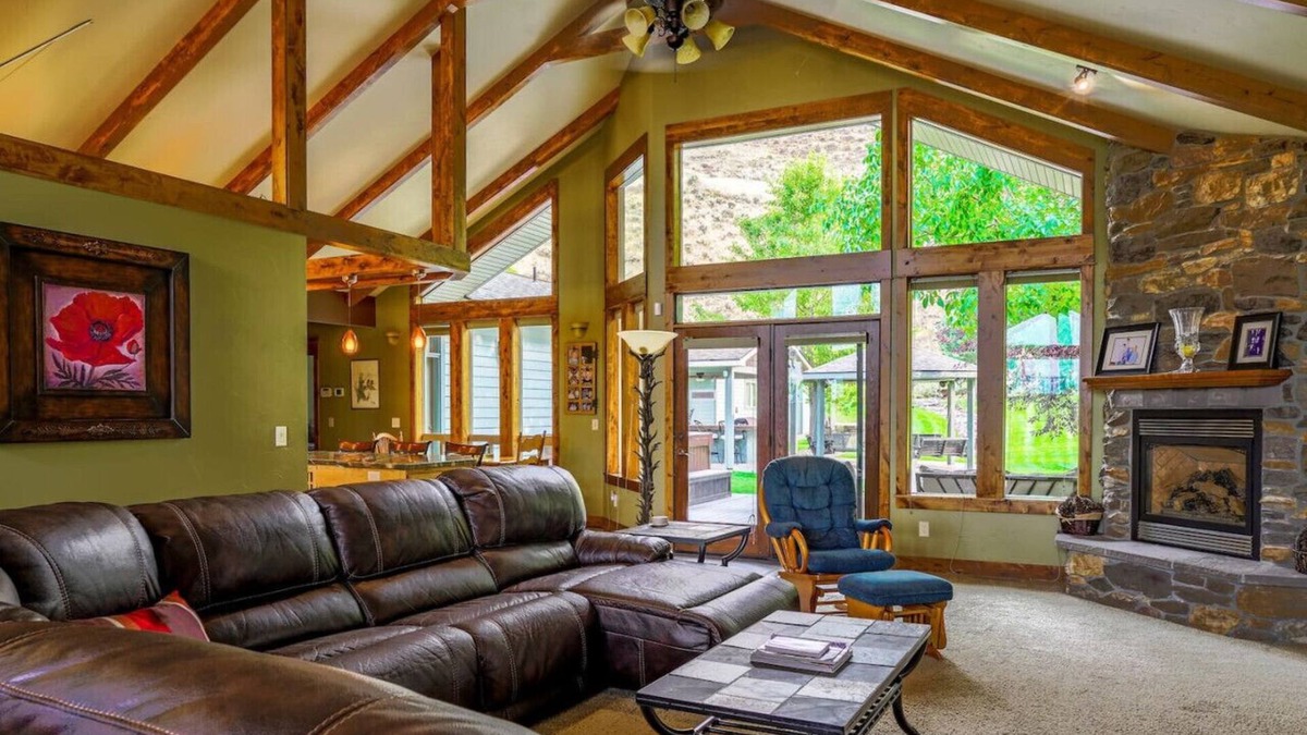 Baker City House | Wunder House - Gorgeous! Sleeps 14 w/Hot Tub, Local Golf 50% Off!