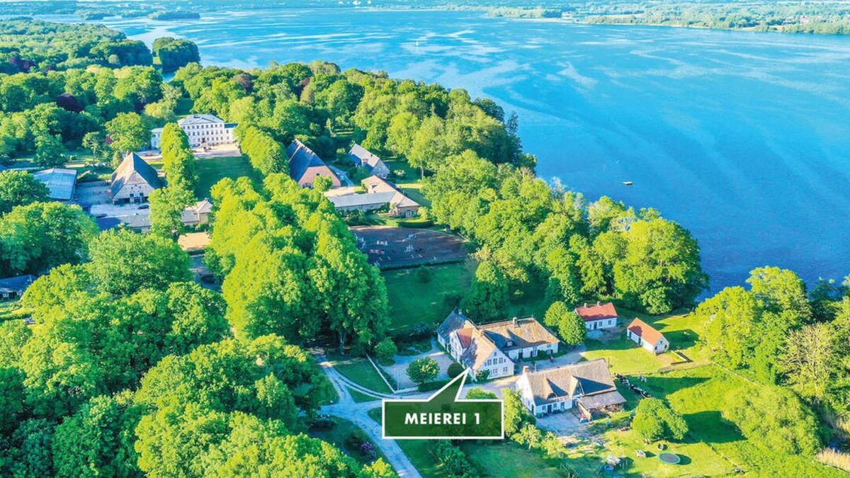 Nehmten Apartment | Wunderschöne Ferienwohnung Direkt am Plöner See in Nehmten