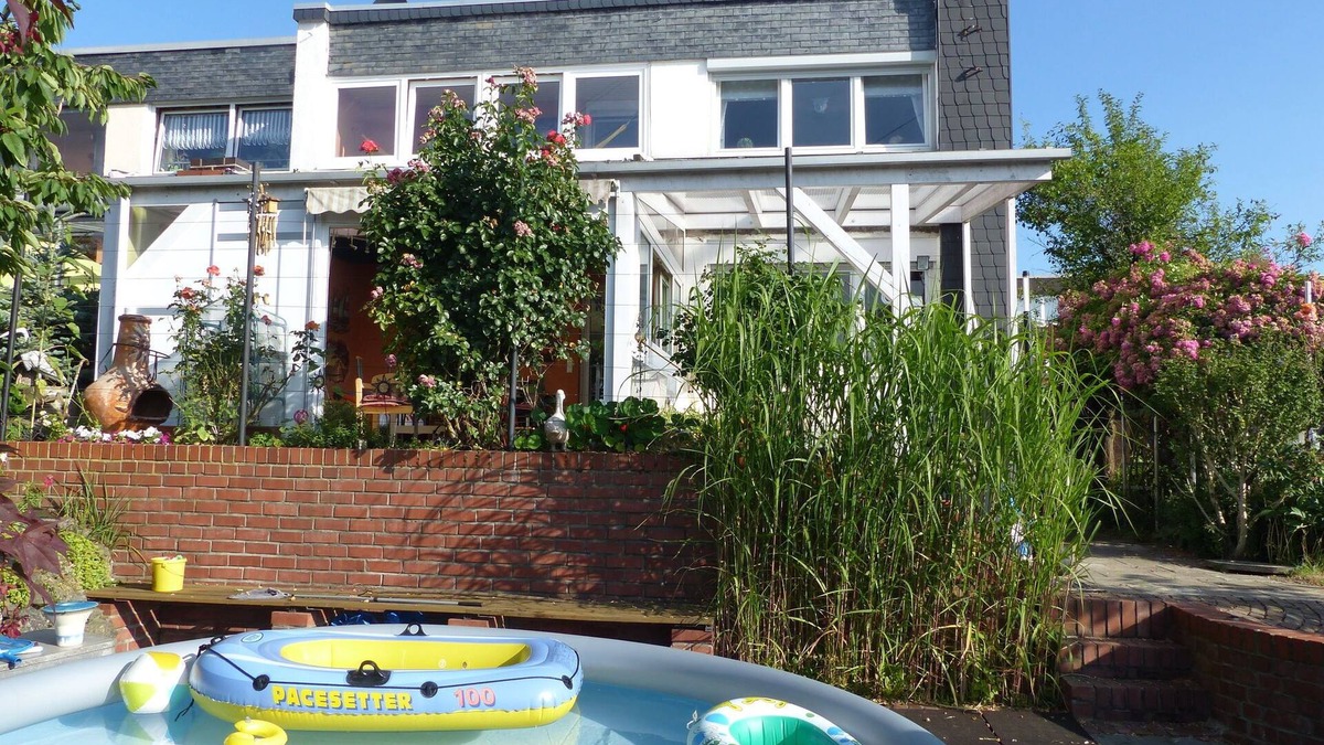 Horath Apartment | Wuppertal Hideaway with Pool