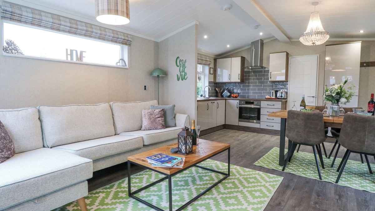 Necton Cottage | WURZBURC, with hot tub in Swaffham
