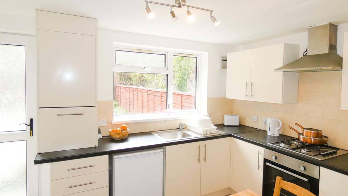 Abercwmboi Cottage | Wyndham House for 6 for Brecons and Bike Park Wales