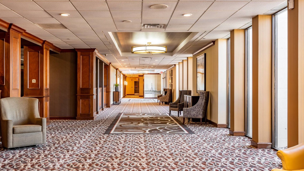 West Omaha Hotel | Wyndham Omaha/West Dodge
