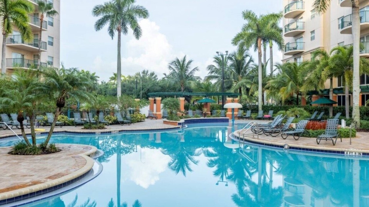 Survey Creek Condo | Wyndham Palm-Aire - Spacious 2 Bedroom Condo