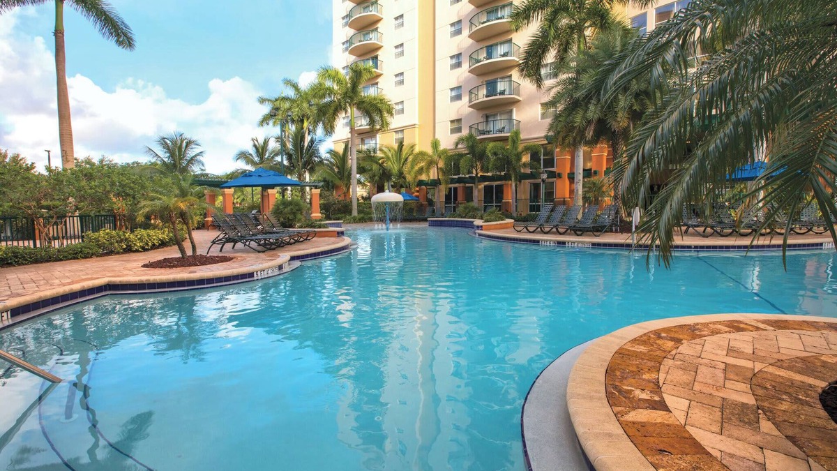 Survey Creek Condo | Wyndham Palm-Aire | 2BR Suite Pool & Resort Access