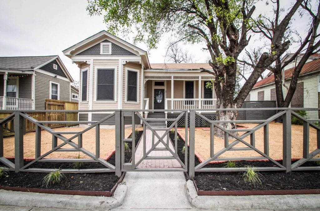 Historic Garderns House | Wyoming St Restored Historic 2BR/1BA Downtown