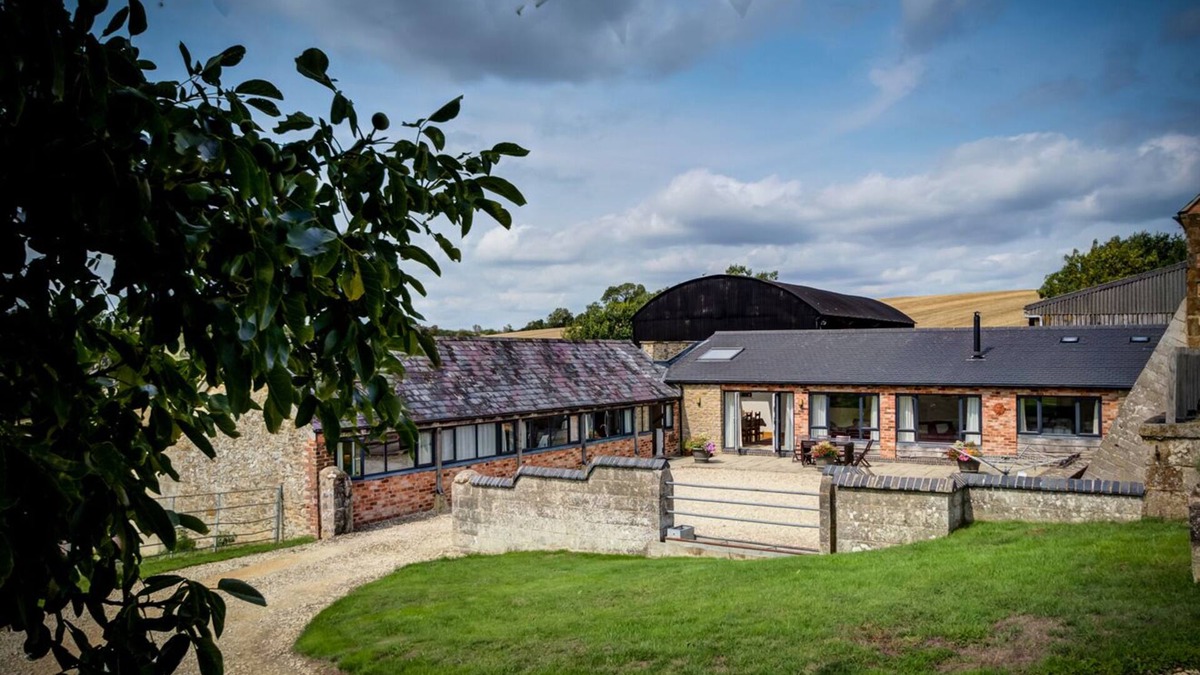 Whichford Cottage | WYTONS PIECE, family friendly, with open fire in Chipping Norton