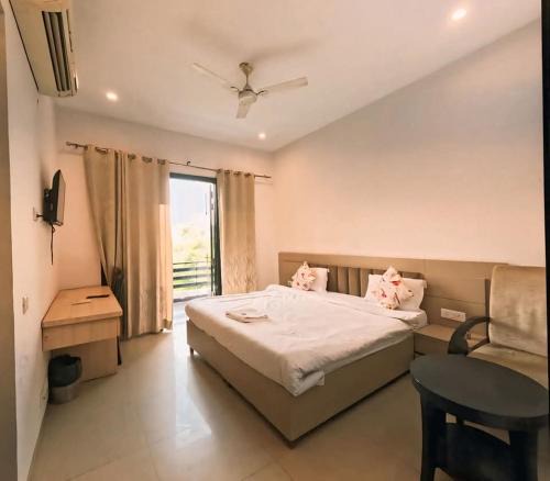 Sector 40 Hotel | X Green Tree Hotel