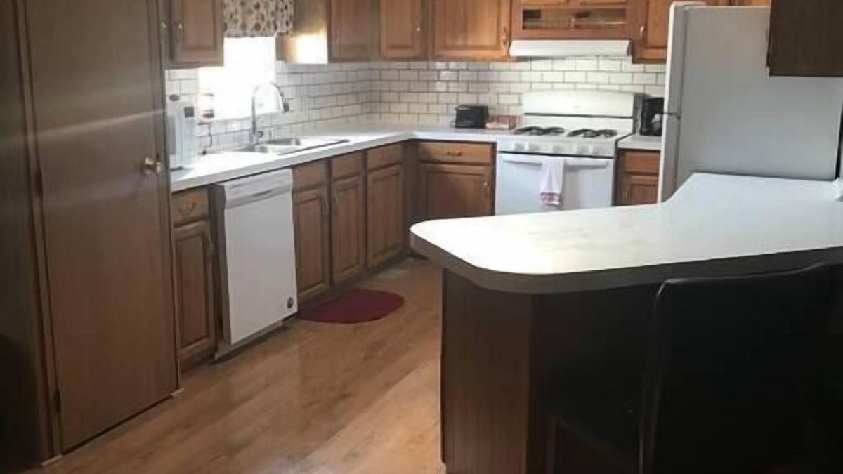 Mariah Hill House | X Marks the Spot(Blue)1.5 miles from Holiday World