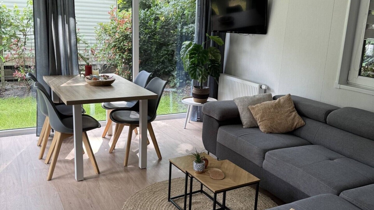 Marienberg Ski Chalet | XaBo No. 129, 5m from fishing pond at 5*campsite!