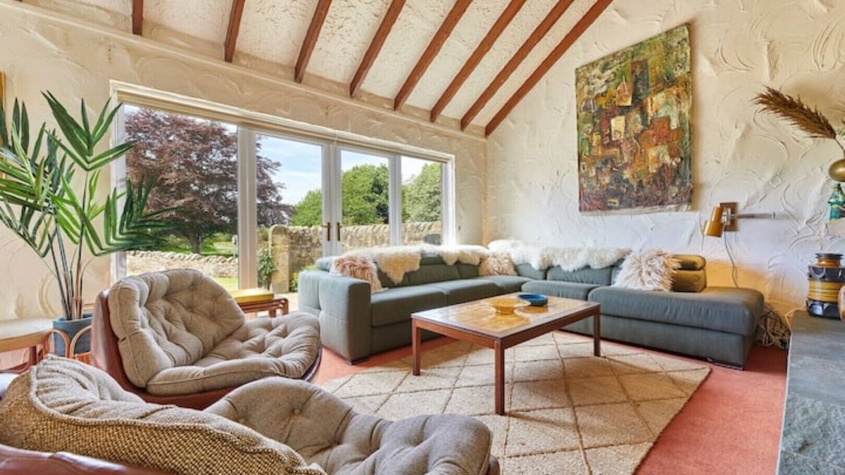 Beadnell House | Xanadu: Stylish family home by the Pub and Beach