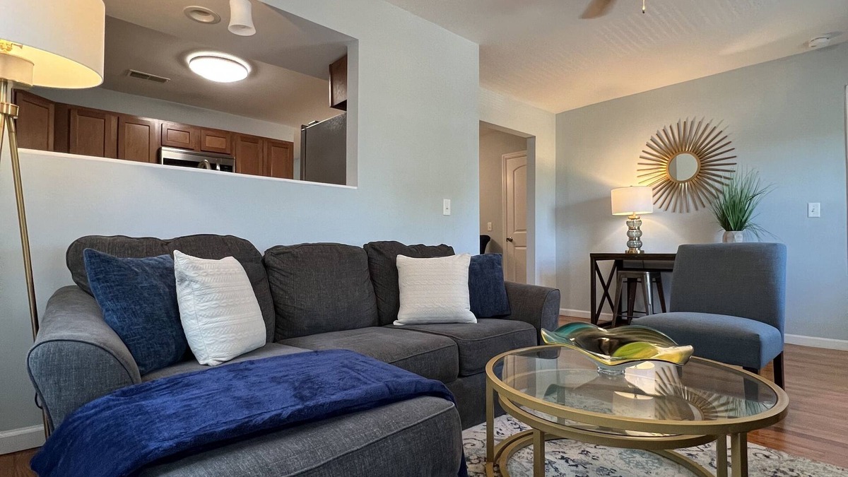 Roselawn Finance Apartment | Xavier Place 4 - 2BR Sleeps 6 by Xavier & UC University, Hospital’s & Zoo