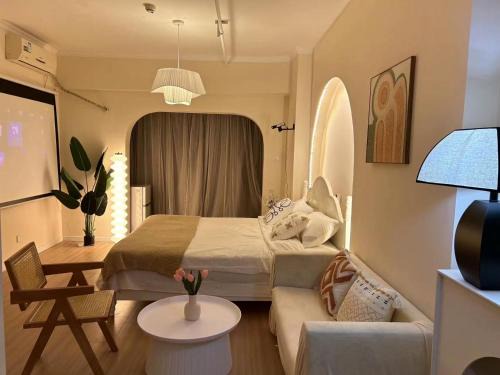 Jing'an Apartment | Xi'an Hills & Lostwine Downtown Suite close to Metro Xiaozhai stn