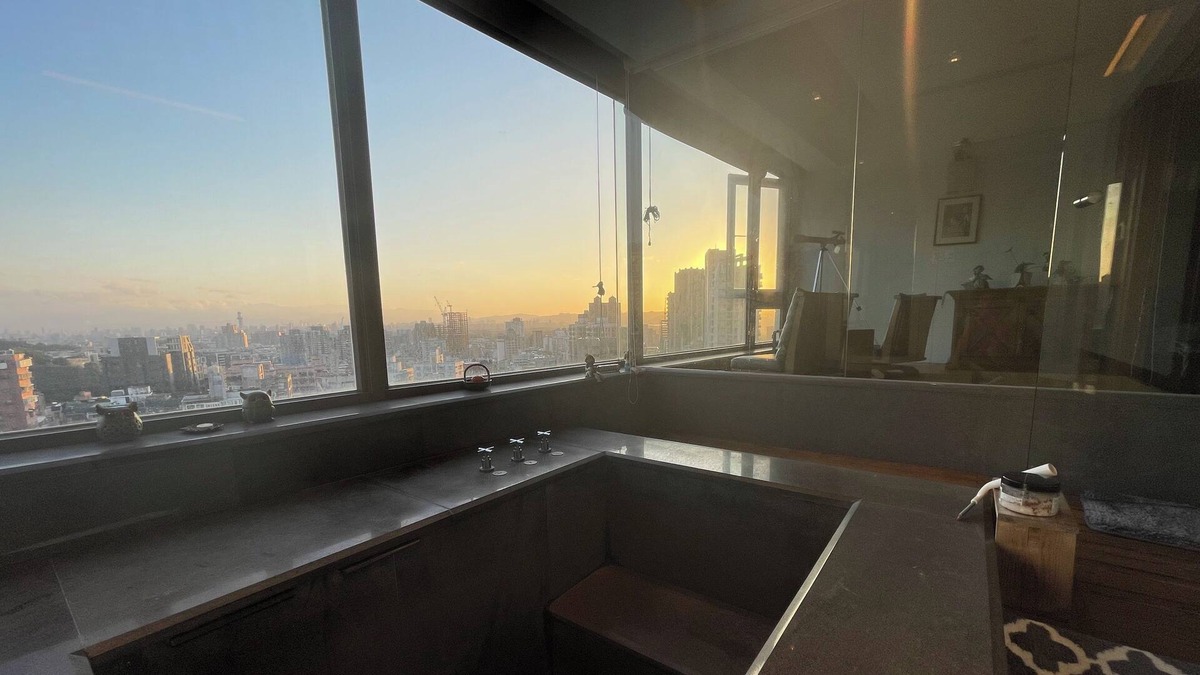 Beitou Apartment | XinBeitou Skyhigh Hotspring/Pool Getaway