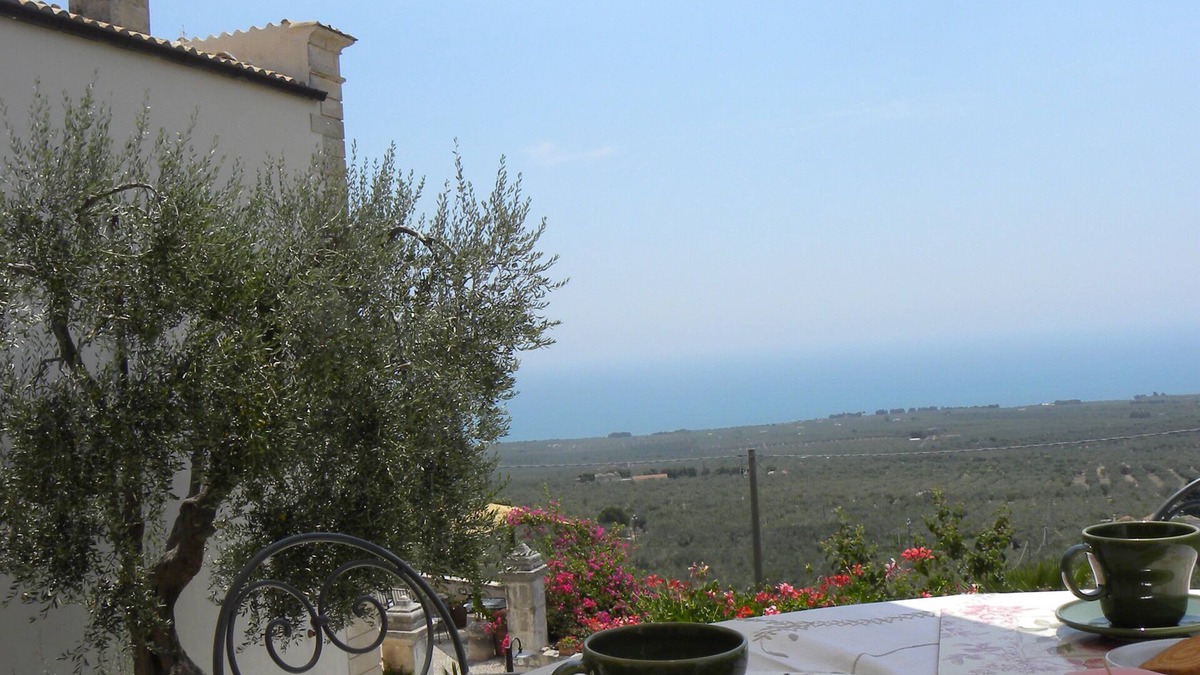 Monte Sant'Angelo Villa | XIXth century VILLA BASSO in Gargano- holiday rental overlooking the sea
