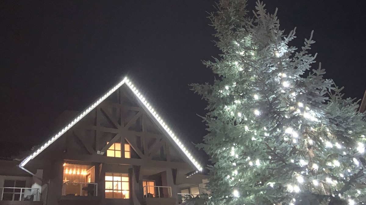 Upper Village Condo | XL Luxury Penthouse. Aspens. Ski-in ski-out. Kitchen 3beds. 3hot tubs. BBQ. Wii.