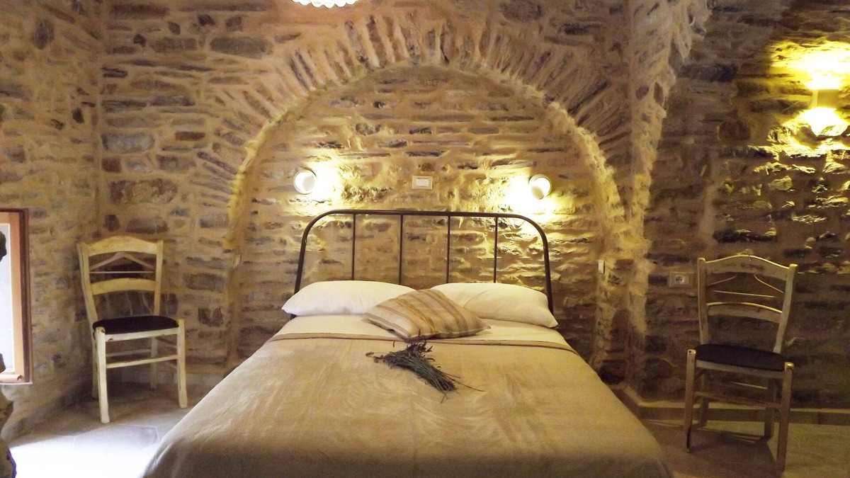 Badalucco House | XVII SEC. WINE CELLAR, FULLY RENOVATED, WITH SHARED TERRACE AND POOL