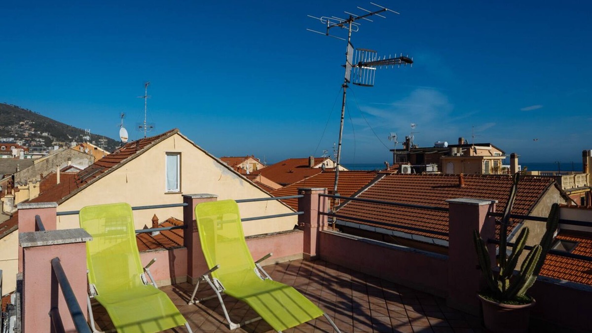 Alassio Apartment | XX Settembre 55 - Four Bedroom Apartment, Sleeps 9