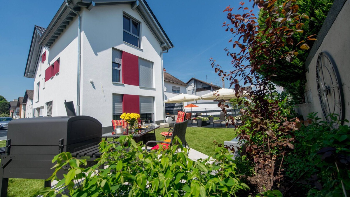 Bensheim House | XXL domicile for up to 30 people: central group vacation between Frankfurt and Heidelberg
