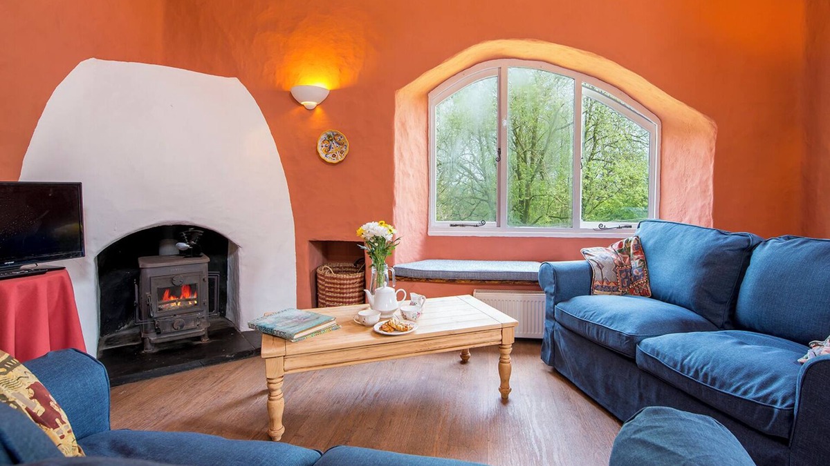 Clynderwen Cottage | Y Beudy, Holiday Cottage Near Preseli Hills, Sleeps 4, 2 bedrooms, bathrooms
