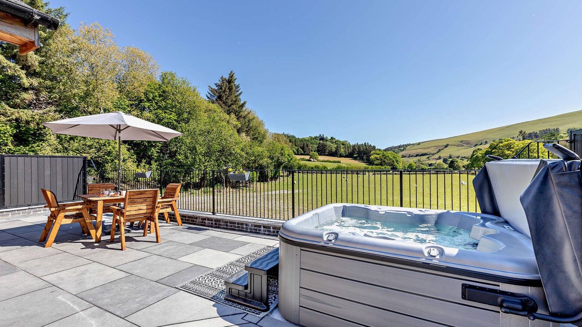 Llangollen House | Y Bwthyn Y Berwyn - Two Bedroom House, Sleeps 4