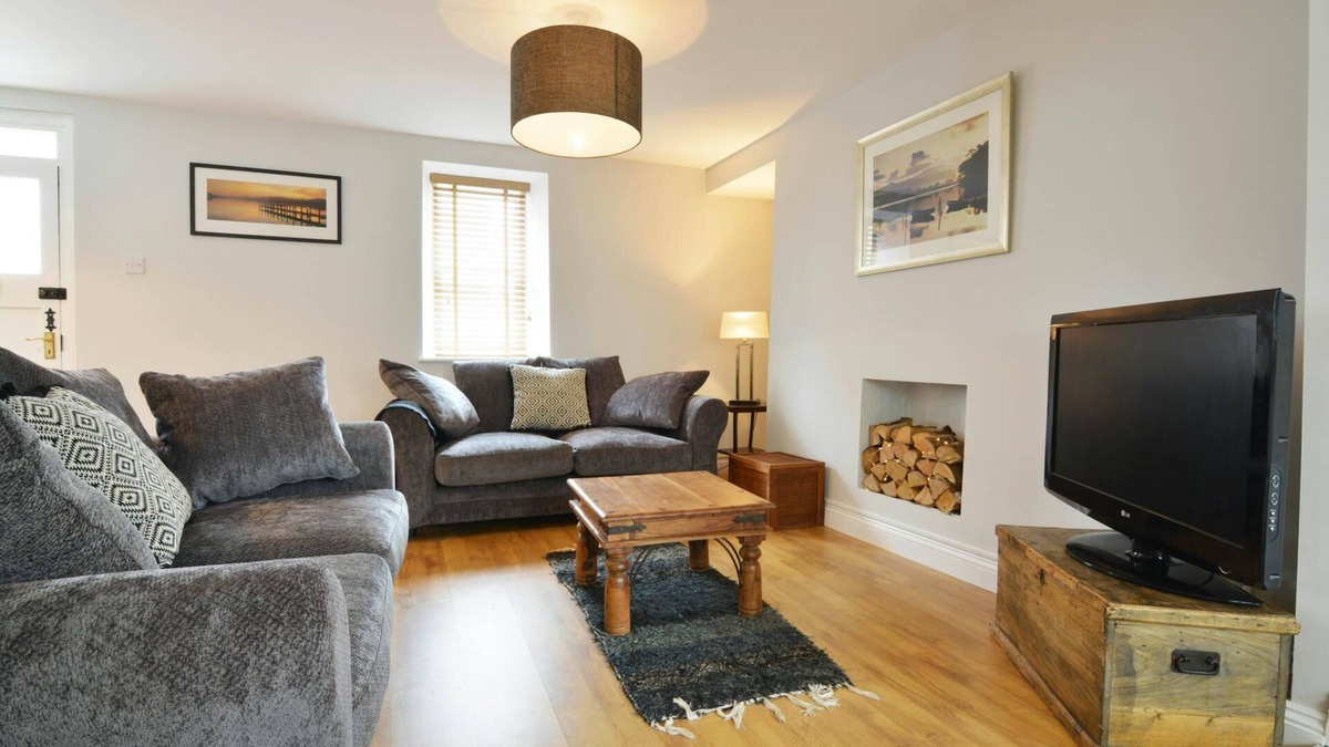 Aberaeron Cottage | Y Bwthyn, Aberaeron - Two Bedroom Cottage, Sleeps 4