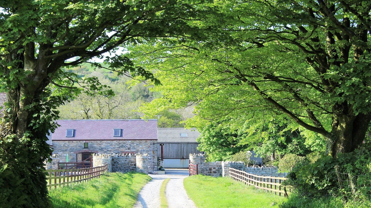 Whitland Cottage | Y-Cartws Offers the Ideal Base whilst you spend your time Exploring West Wales.