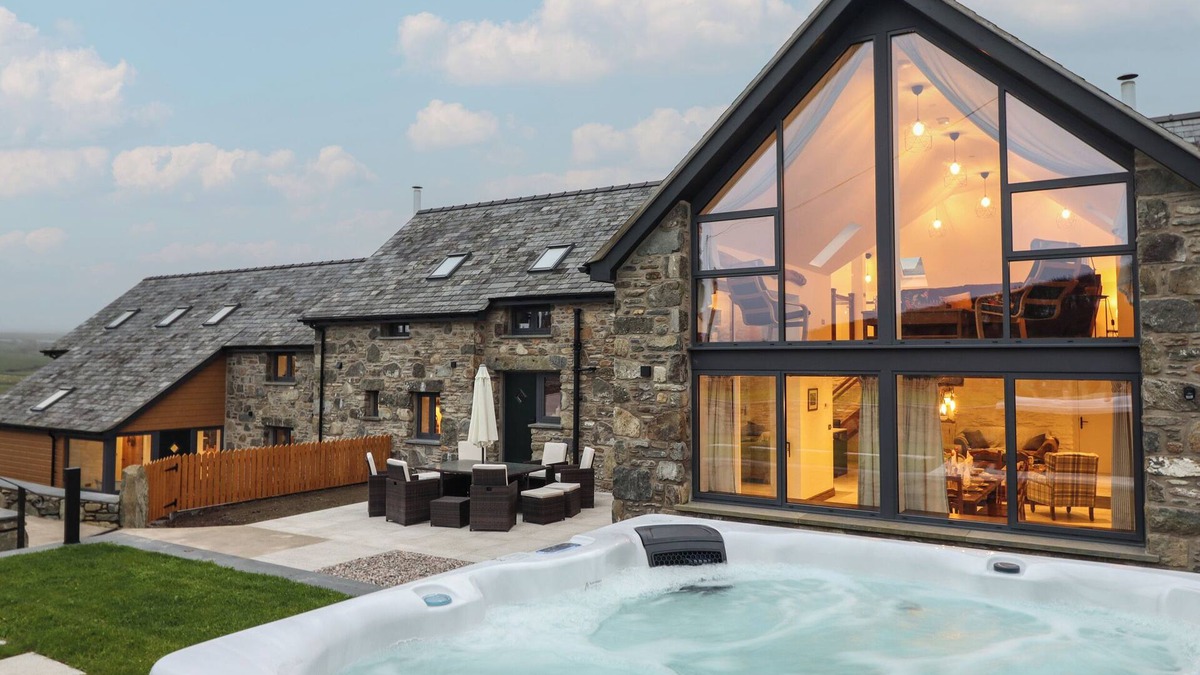 Cwmtirmynach Cottage | Y CÔR, family friendly, luxury holiday cottage in Cerrigydrudion